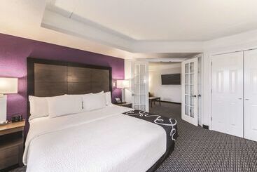 هتل La Quinta By Wyndham Austin Airport