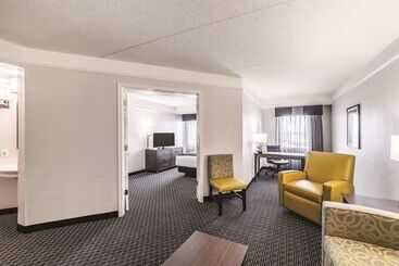 هتل La Quinta By Wyndham Austin Airport