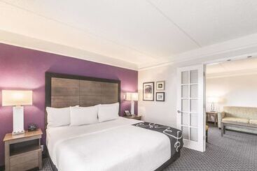 هتل La Quinta By Wyndham Austin Airport
