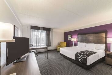 هتل La Quinta By Wyndham Austin Airport