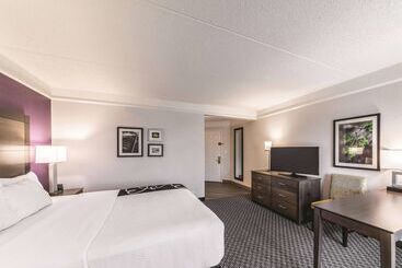 هتل La Quinta By Wyndham Austin Airport