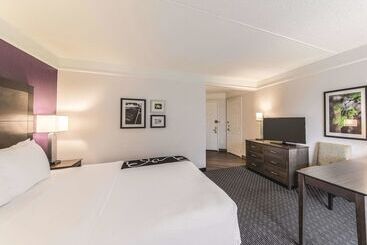 هتل La Quinta By Wyndham Austin Airport