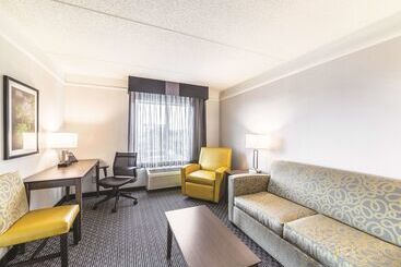 هتل La Quinta By Wyndham Austin Airport