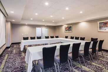 هتل La Quinta By Wyndham Austin Airport