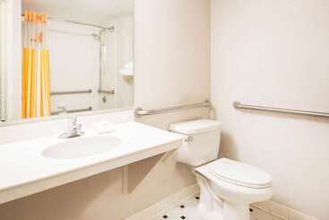هتل La Quinta By Wyndham Colorado Springs South Airport