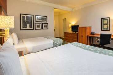 هتل La Quinta By Wyndham Colorado Springs South Airport