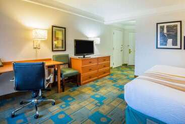 هتل La Quinta By Wyndham Colorado Springs South Airport