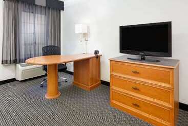 هتل La Quinta By Wyndham Dallas   Addison Galleria