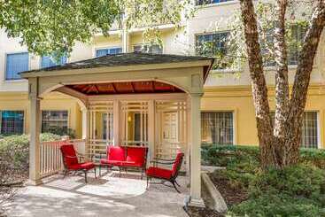 هتل La Quinta By Wyndham Dallas Addison Galleria