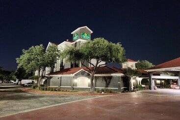 هتل La Quinta By Wyndham Dallas Arlington South