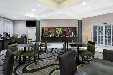 هتل La Quinta By Wyndham Dallas Arlington South