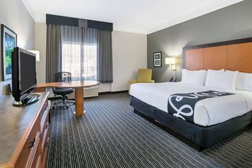 هتل La Quinta By Wyndham Dallas Arlington South