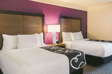 هتل La Quinta By Wyndham Denver Airport Dia