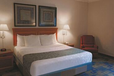 هتل La Quinta Inn & Suites By Wyndham Houston Bush Iah South