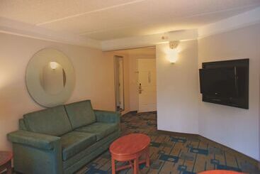 هتل La Quinta Inn & Suites By Wyndham Houston Bush Iah South
