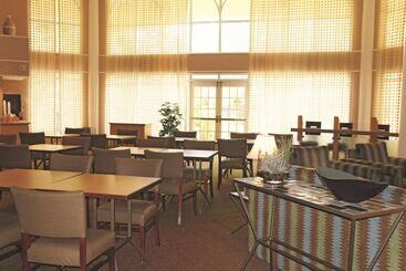 هتل La Quinta Inn & Suites By Wyndham Houston Bush Iah South