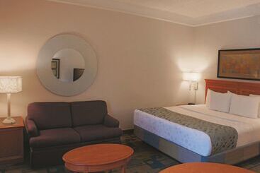 هتل La Quinta Inn & Suites By Wyndham Houston Bush Iah South