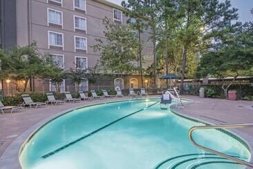 هتل La Quinta Inn & Suites By Wyndham Houston Bush Iah South