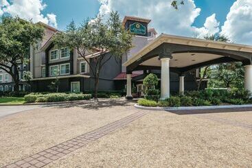 هتل La Quinta Inn & Suites By Wyndham Houston Bush Iah South