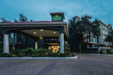 هتل La Quinta Inn & Suites By Wyndham Houston Bush Iah South