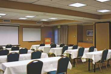 هتل La Quinta Inn & Suites By Wyndham Houston Bush Iah South
