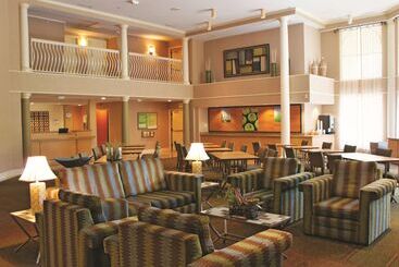 هتل La Quinta Inn & Suites By Wyndham Houston Bush Iah South