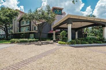 هتل La Quinta Inn & Suites By Wyndham Houston Bush Iah South