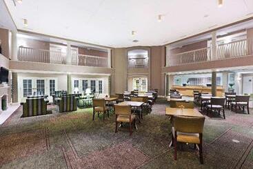 هتل La Quinta Inn & Suites By Wyndham Houston Bush Iah South