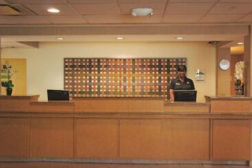 هتل La Quinta Inn & Suites By Wyndham Houston Bush Iah South