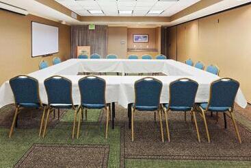 هتل La Quinta Inn & Suites By Wyndham Houston Bush Iah South