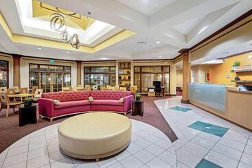هتل La Quinta By Wyndham Memphis Primacy Parkway