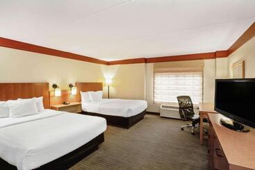 هتل La Quinta By Wyndham Memphis Primacy Parkway