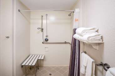 هتل La Quinta By Wyndham Nashville Airport/opryland