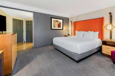 هتل La Quinta By Wyndham New Orleans Downtown