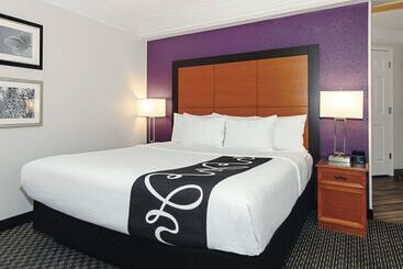 هتل La Quinta Inn & Suites By Wyndham Ontario Airport