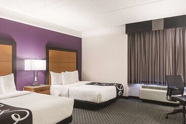هتل La Quinta Inn & Suites By Wyndham Ontario Airport