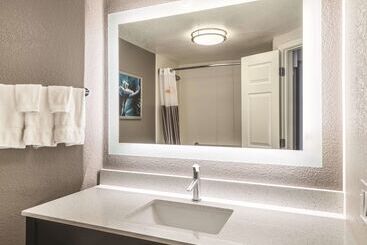 هتل La Quinta By Wyndham Orlando Lake Mary
