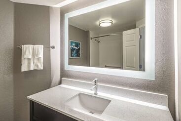 هتل La Quinta By Wyndham Orlando Lake Mary