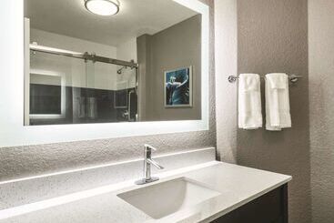 هتل La Quinta By Wyndham Orlando Lake Mary