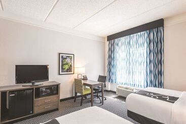 هتل La Quinta By Wyndham Orlando Lake Mary