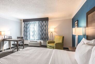 هتل La Quinta By Wyndham Orlando Lake Mary