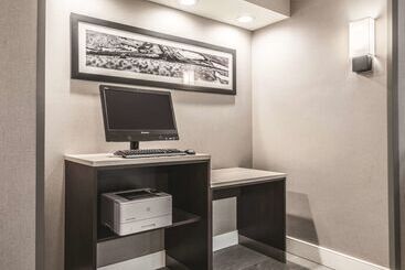 هتل La Quinta By Wyndham Orlando Lake Mary