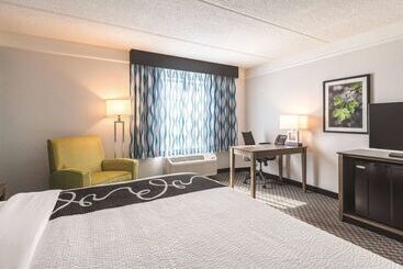 هتل La Quinta By Wyndham Orlando Lake Mary