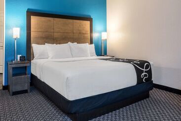 هتل La Quinta By Wyndham Orlando Lake Mary