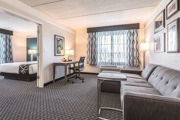 هتل La Quinta By Wyndham Orlando Lake Mary