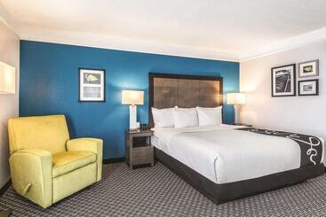 هتل La Quinta By Wyndham Orlando Lake Mary