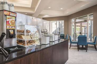 هتل La Quinta By Wyndham Orlando Lake Mary