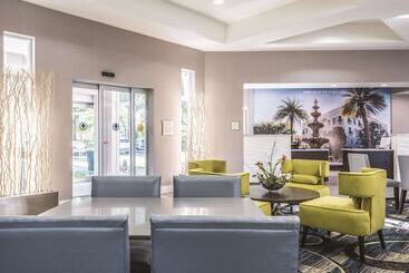 هتل La Quinta By Wyndham Orlando Lake Mary