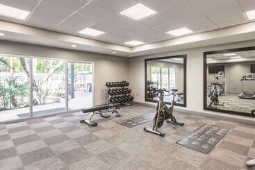 هتل La Quinta By Wyndham Orlando Lake Mary