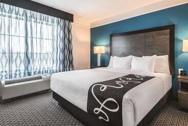 هتل La Quinta By Wyndham Orlando Lake Mary